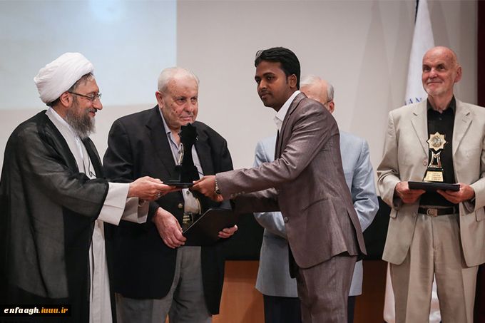 مدرسه شیشوملا جایزه سال حقوق بشر اسلامی را به خود اختصاص داد